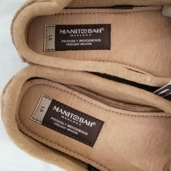 🇨🇦 New-In-Box Manitobah Mukluks Sunshine Moccasin (Suede) in Oak, NWT - Picture 2 of 6